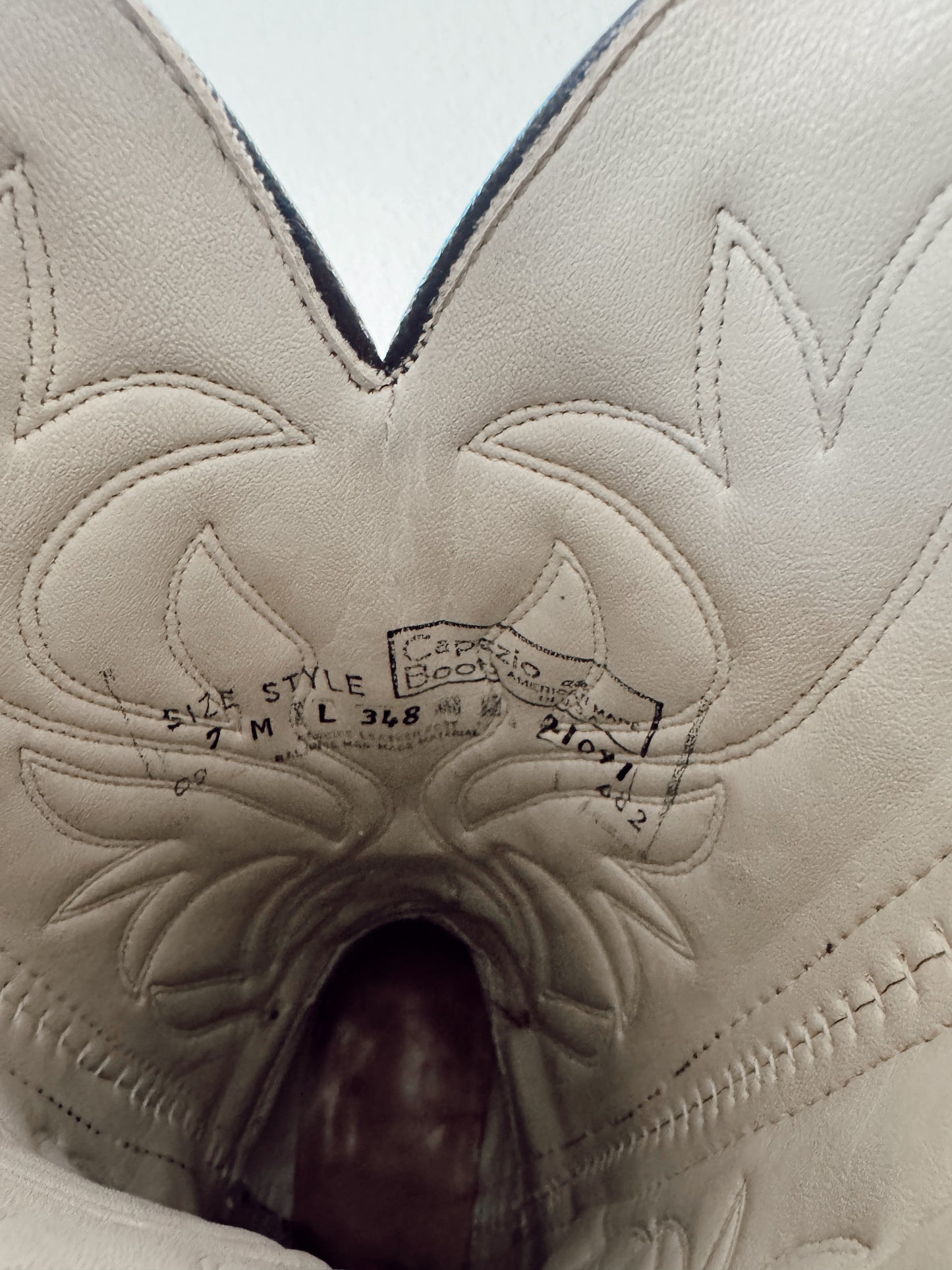 Vintage Cream & Tan Cowboy Boots