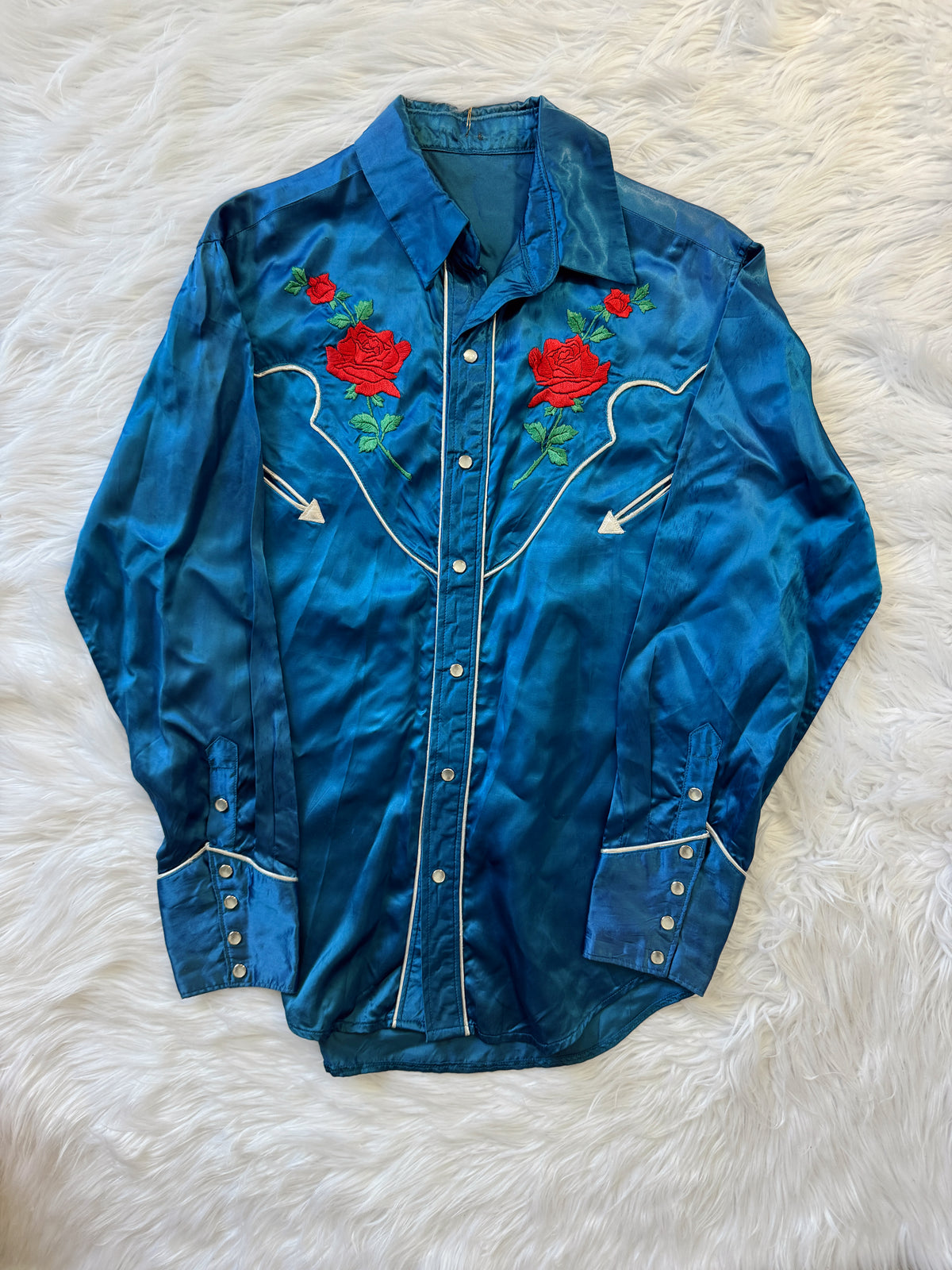 Vintage Rose Embroidered Pearl Snap