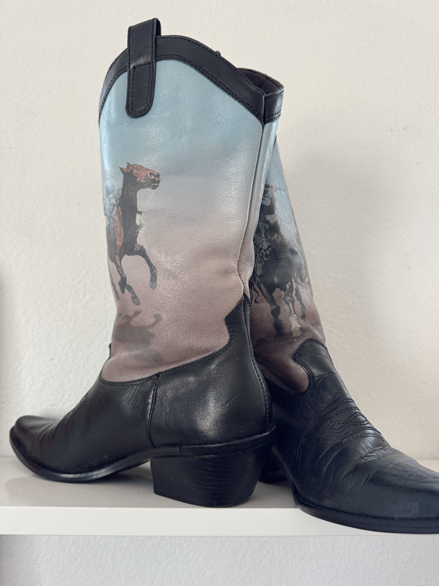 Vintage Western Scene Cowboy Boots