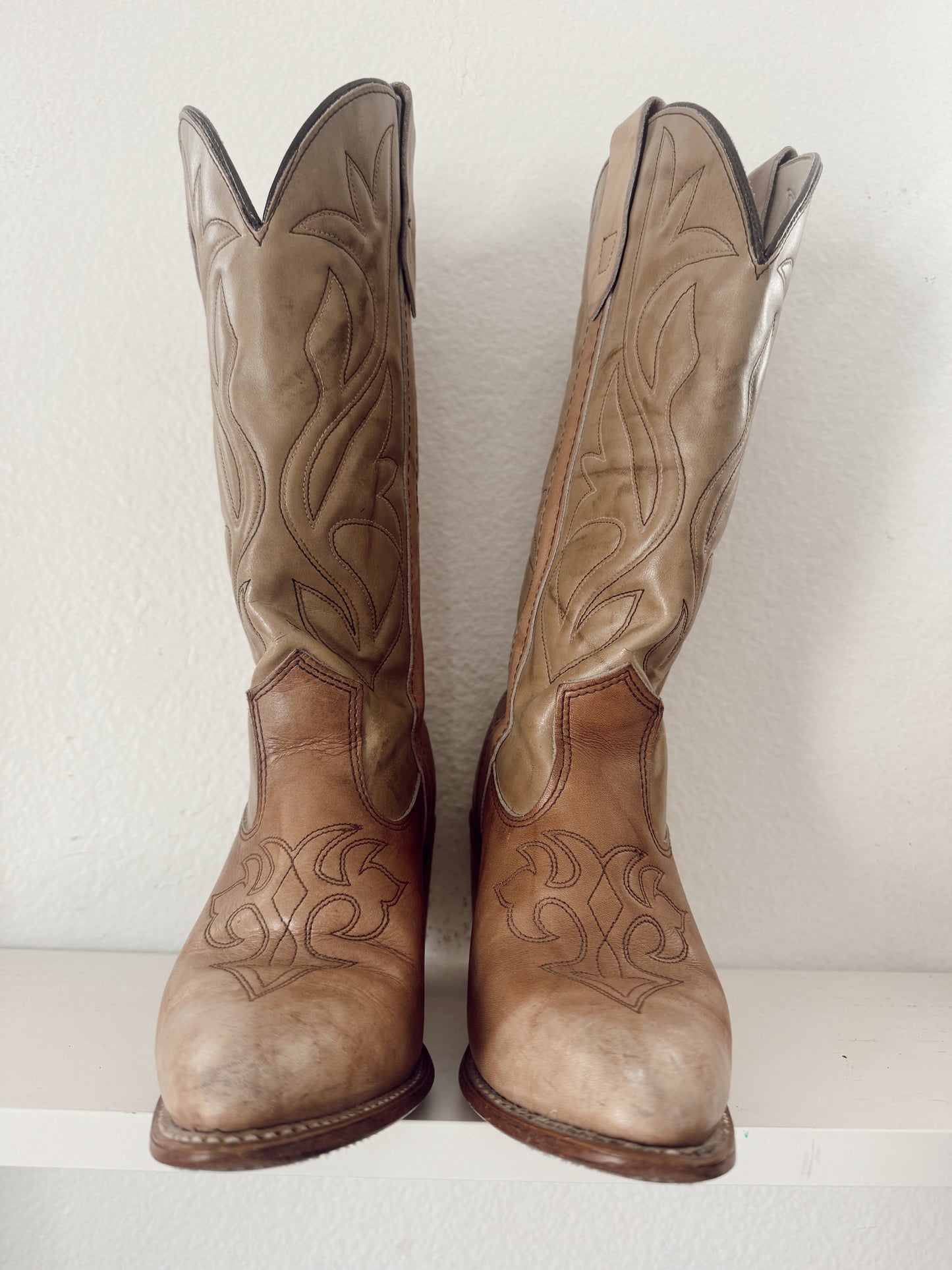 Vintage Cream & Tan Cowboy Boots