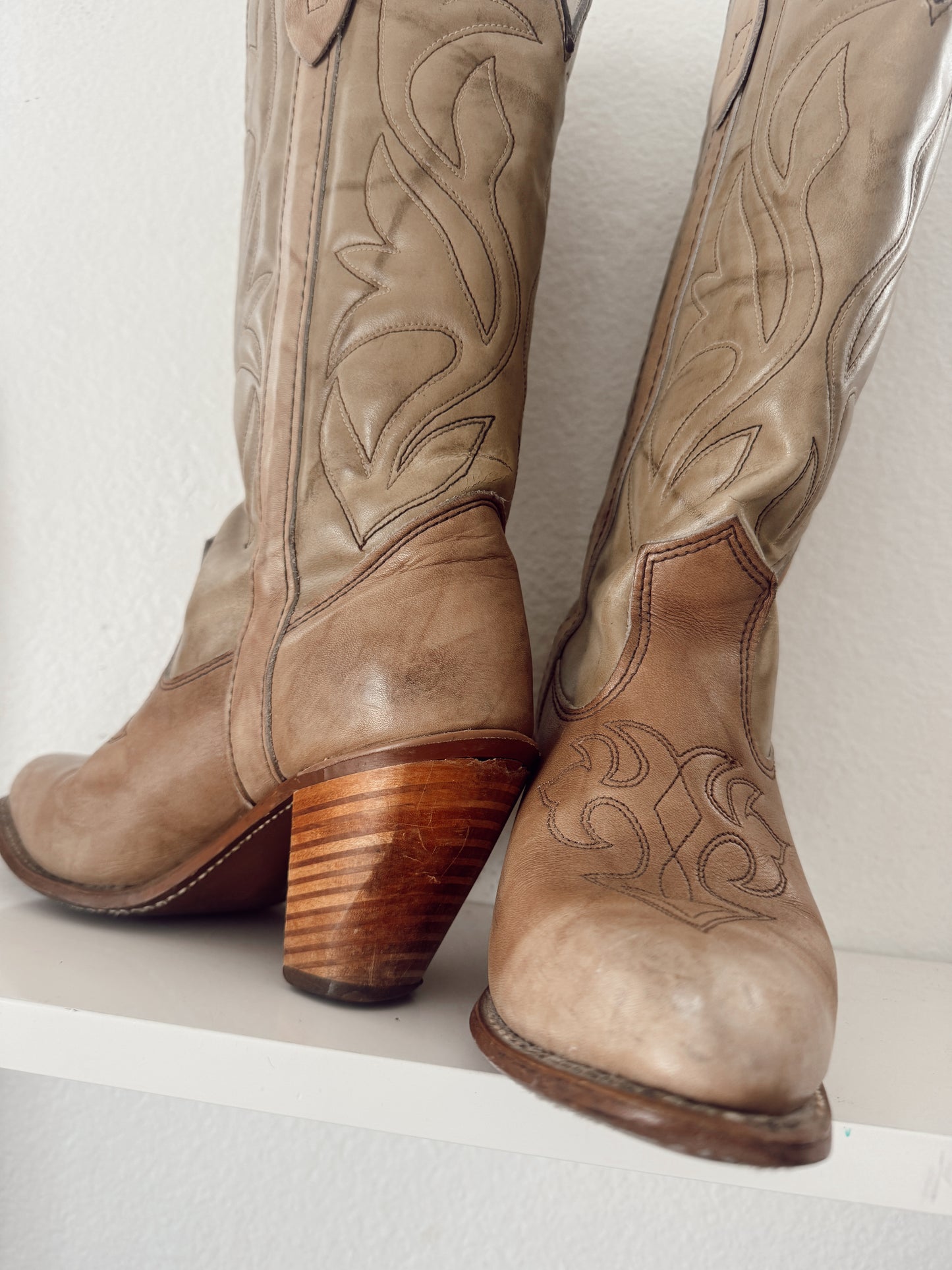 Vintage Cream & Tan Cowboy Boots
