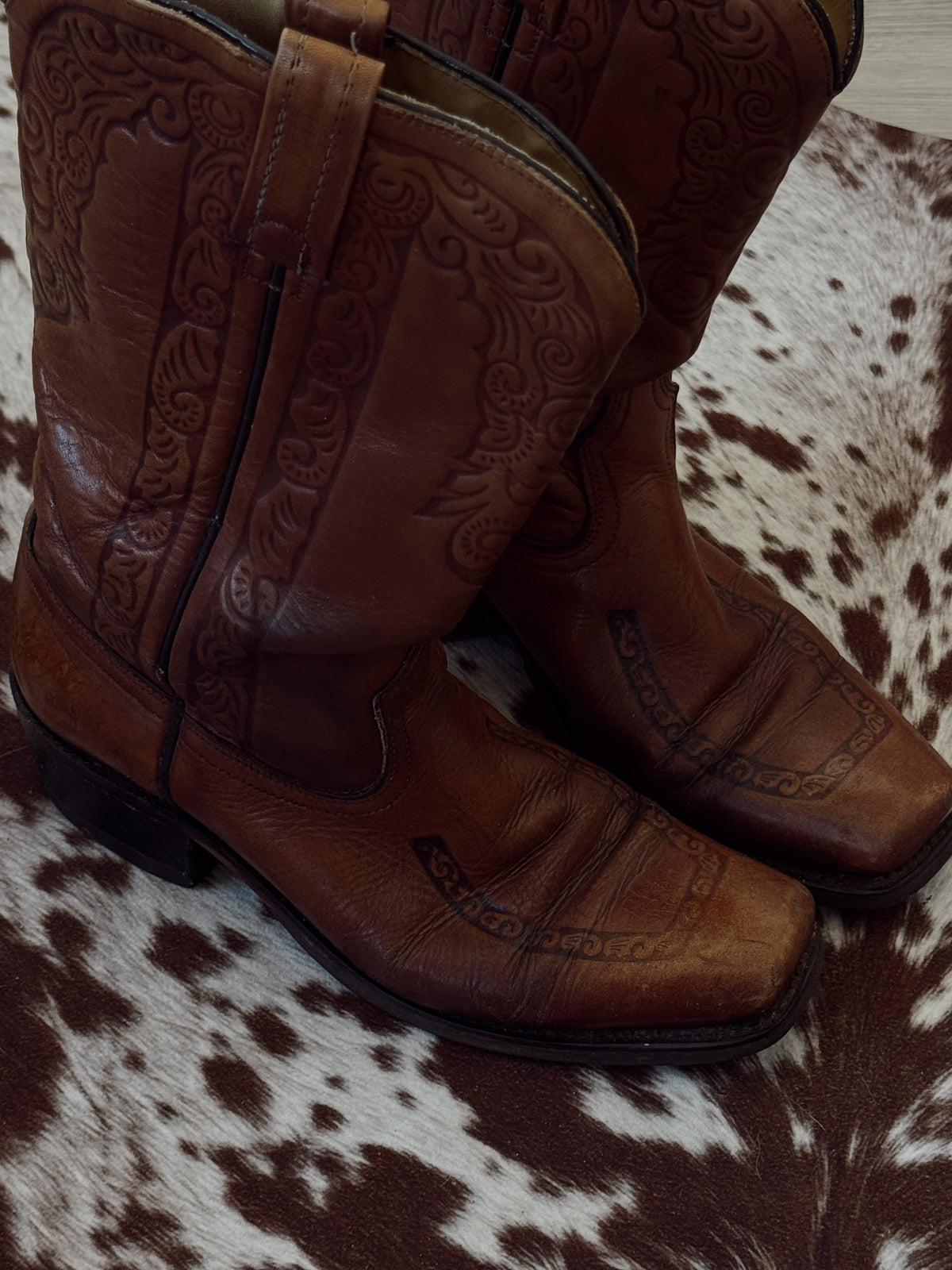 Vintage Horseshoe Tooled Boots