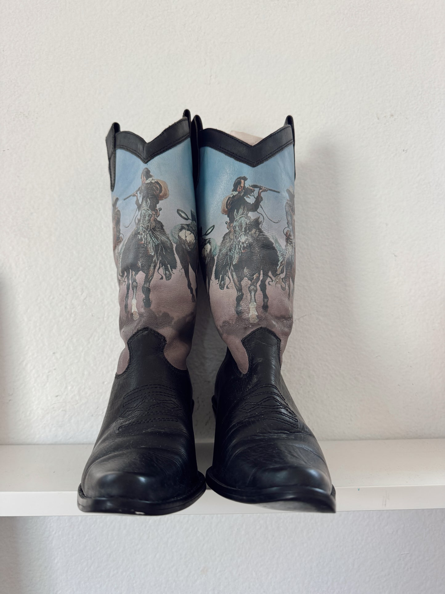 Vintage Western Scene Cowboy Boots